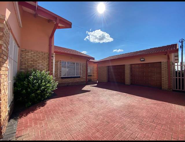 4 BEDROOM HOUSE FOR SALE IN LENNOXTON